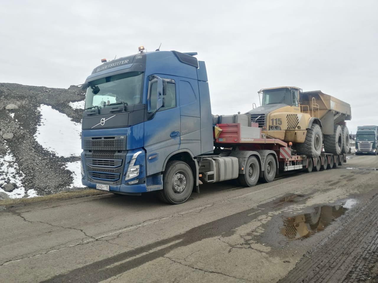 Перевозка сочленённого самосвала Volvo